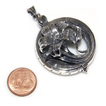 NSA| Lunga collana 3 fili e grande cammeo sardonico con mega perle barocche naturali