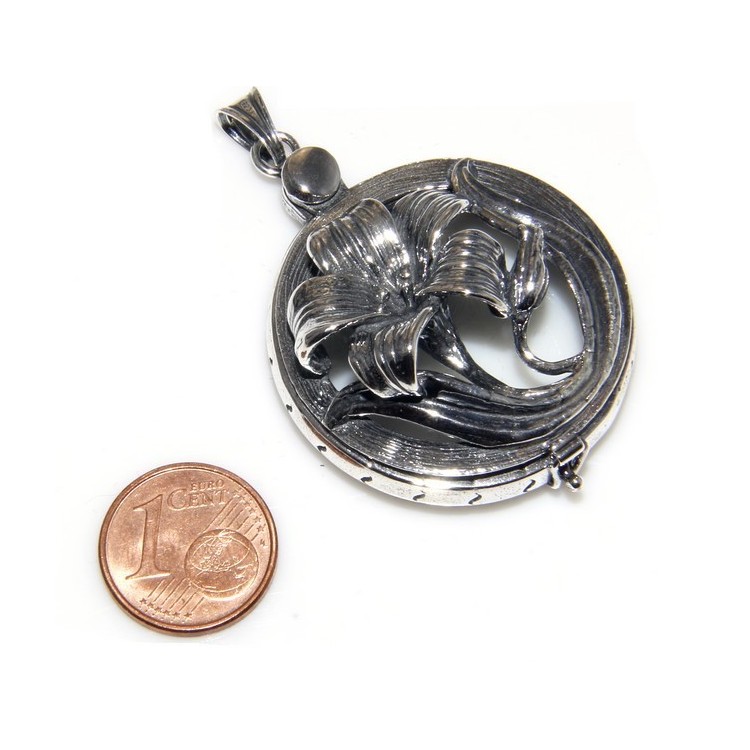 NSA| Lunga collana 3 fili e grande cammeo sardonico con mega perle barocche naturali