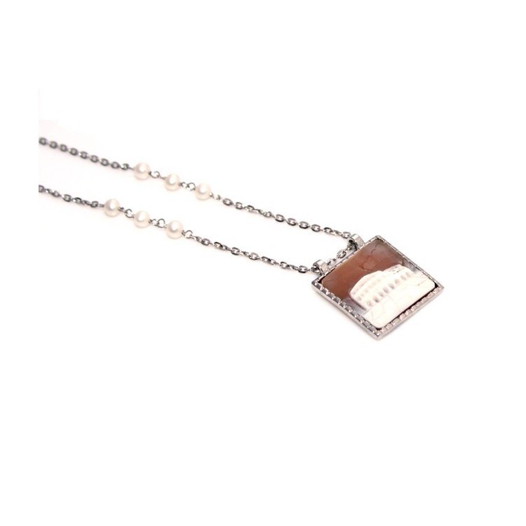 NSA| Lunga collana 3 fili e grande cammeo sardonico con mega perle barocche naturali