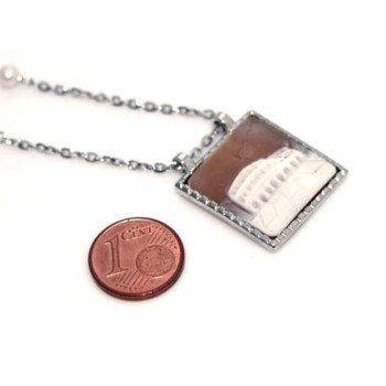 NSA| Lunga collana 3 fili e grande cammeo sardonico con mega perle barocche naturali