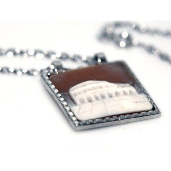 NSA| Lunga collana 3 fili e grande cammeo sardonico con mega perle barocche naturali