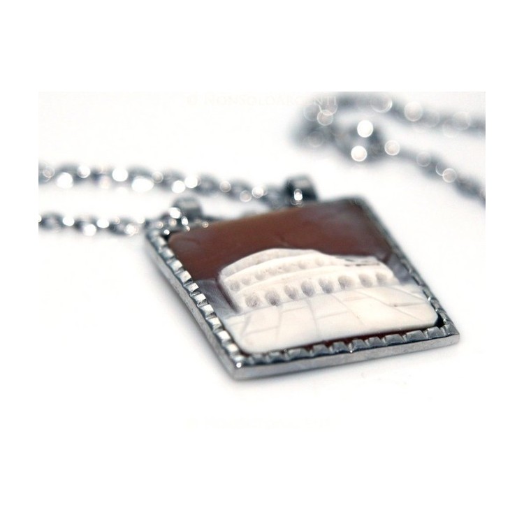 NSA| Lunga collana 3 fili e grande cammeo sardonico con mega perle barocche naturali