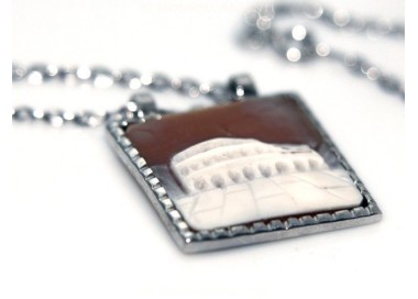 NSA| Lunga collana 3 fili e grande cammeo sardonico con mega perle barocche naturali