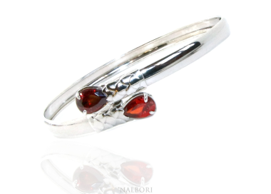 NSA|NALBORI Cable rigid cable bracelet open with red rubin zircon