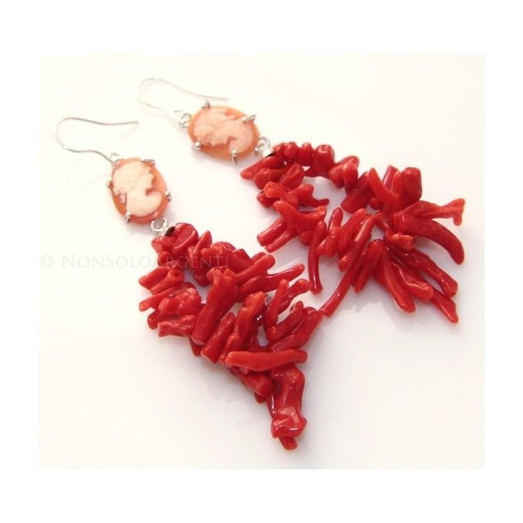 NSA|Orecchini in Argento 925 e pioggia di rametti di Corallo naturale con profilo di donna su cammeo