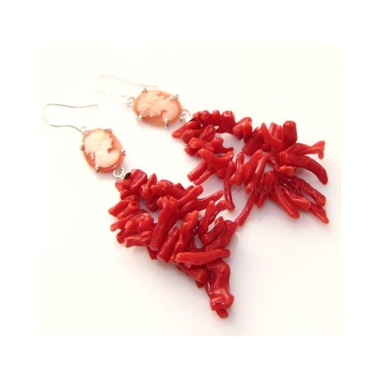 NSA|Orecchini in Argento 925 e pioggia di rametti di Corallo naturale con profilo di donna su cammeo