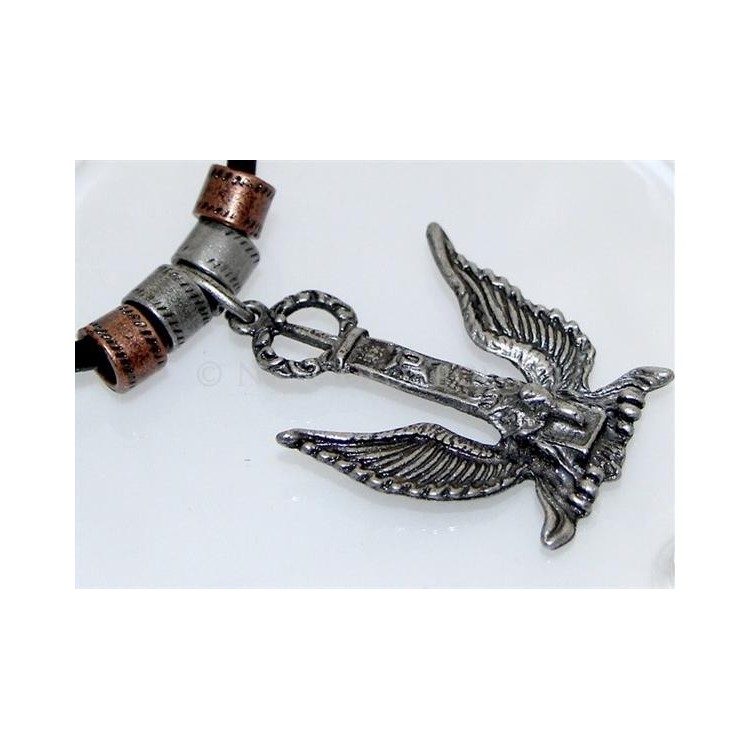 NSA|Acciaio : Collana laccio cuoio con barilotti rose' e aquila