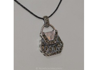 NSA|ARGENTO 925 Ciondolo a forma di borsa con marcassite e madreperla . Si apre !!