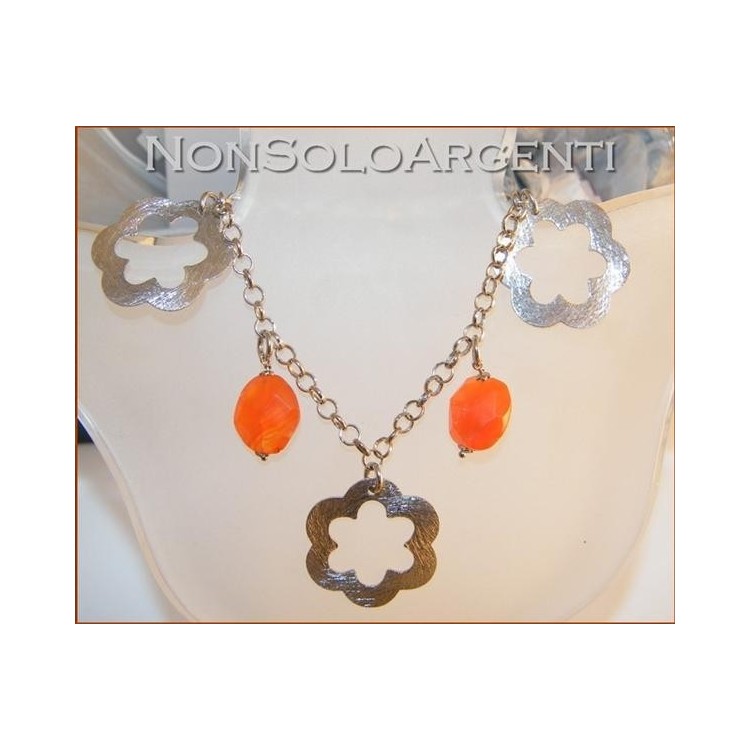 NSA|Argento 925 : bracciale con catena  rolo'  grandi fiori satinati e agata corniola