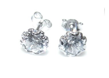 NSA|750/oo White GOLD: Light point earrings with 5mm brilliant cut zircon
