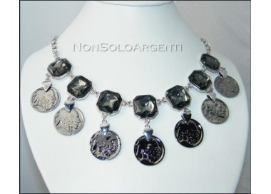 NSA|Bigiotteria : Collana laminata argento rodiata brunita con centrale strass fumè e monete