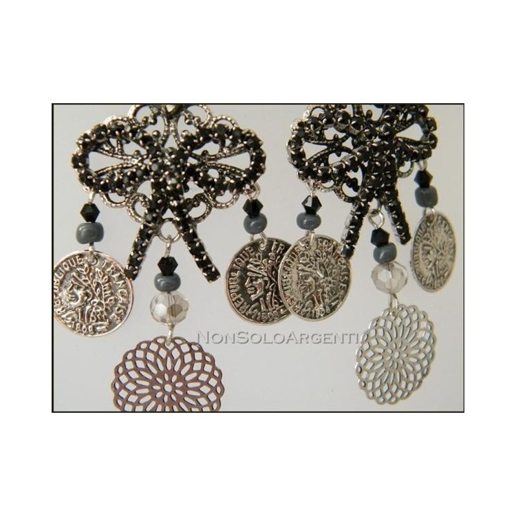 NSA|Bigiotteria : Orecchini "Fiocco" con strass e medagliette argentati