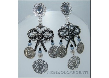 NSA|Bigiotteria : Orecchini "Fiocco" con strass e medagliette argentati