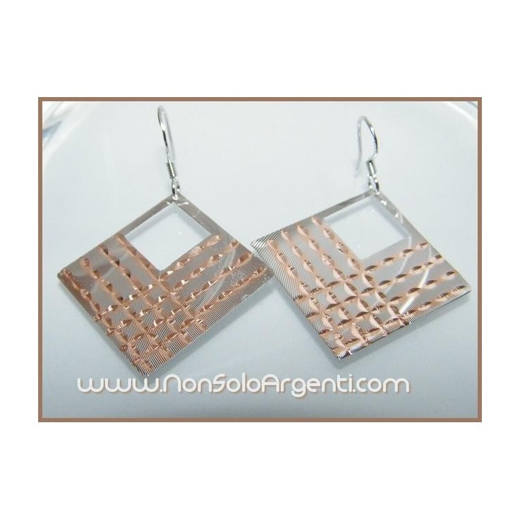 NSA|Argento 925 Rodiato : Orecchini Rombi satinati con parti rosè