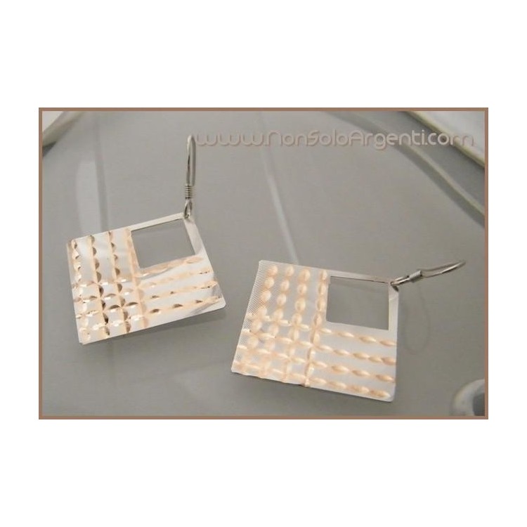 NSA|Argento 925 Rodiato : Orecchini Rombi satinati con parti rosè