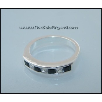 NSA|Argento 925 : Solido Anello rodiato con zirconi carrè bianchi e neri