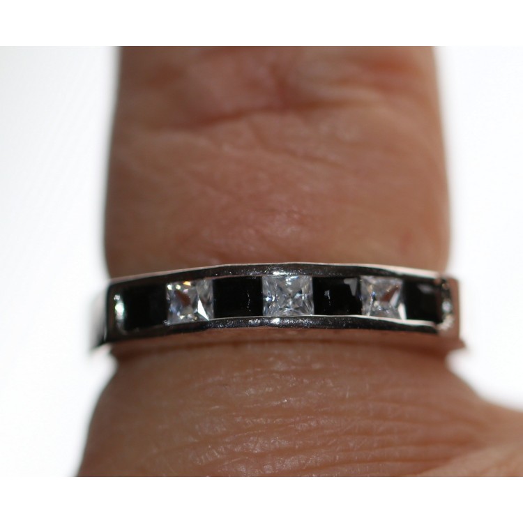 NSA|925 silver ring with black and white carrè zircons size 16 little finger man