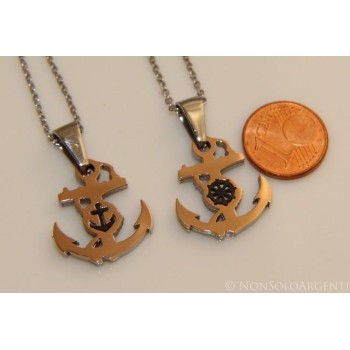 NSA|Acciaio  : Esclusiva collana rolo' ciondolo ancora rosè con ip nero centrale timone o ancoretta