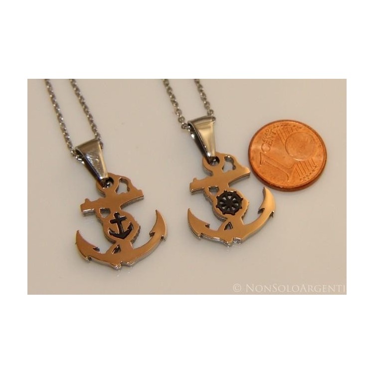 NSA|Acciaio  : Esclusiva collana rolo' ciondolo ancora rosè con ip nero centrale timone o ancoretta