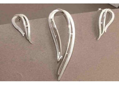 NSA|vintage set earrings clips and brooch BROOCH SARAH COVENTRY SILVER plated