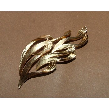 NSA|VINTAGE collectible 70s Trifari little hands brooch