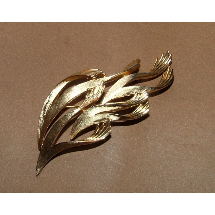 NSA|VINTAGE collectible 70s Trifari little hands brooch