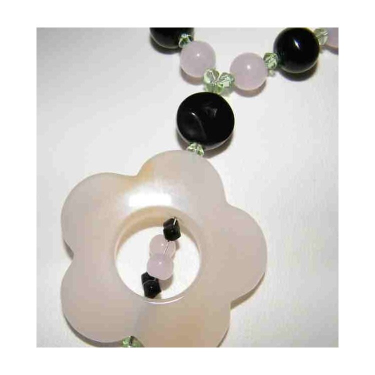 NSA|collana bigiotteria etnica lunga con perle e fiore di vetro rosa e nera p