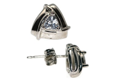 NSA|925 silver triangular point light earrings with zircon chete laroche