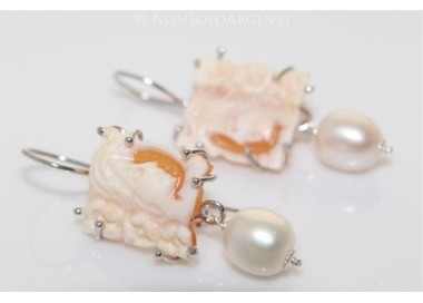 NonSoloArgenti| 925 silver: Earrings with natural pearl pendants and carnelian and mother-of-pearl cameos
